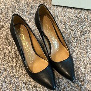 Calvin Klein Size 7 Women's Black Pumps